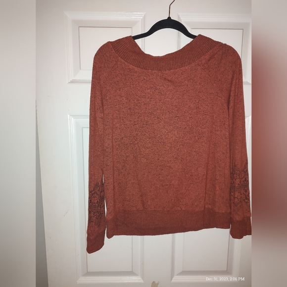 Women's Thin Sweater - Picture 3 of 3